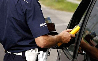 Narkotyki, broń, maczeta i kominiarki w bagażniku 22-latka z Olsztyna Narkotyki, broń, maczeta i kominiarki w bagażniku 22-latka z Olsztyna